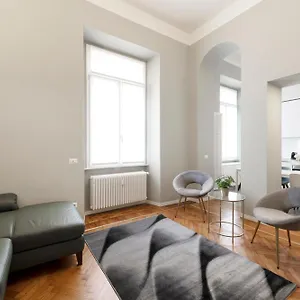 Royal - Centro , Milan Italy