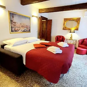 Palazzo Del Sale, Rialto , Venice Italy